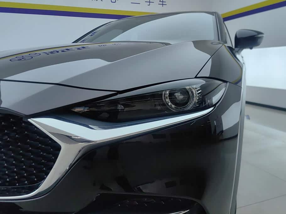 Mazda CX-4 2.0 л 2023 г. красный/фиолетовый, пробег 38700 км
