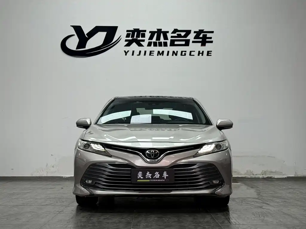 Toyota Camry — миниатюра 2