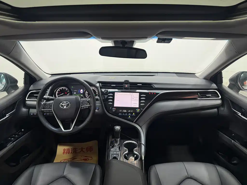 Toyota Camry — миниатюра 5