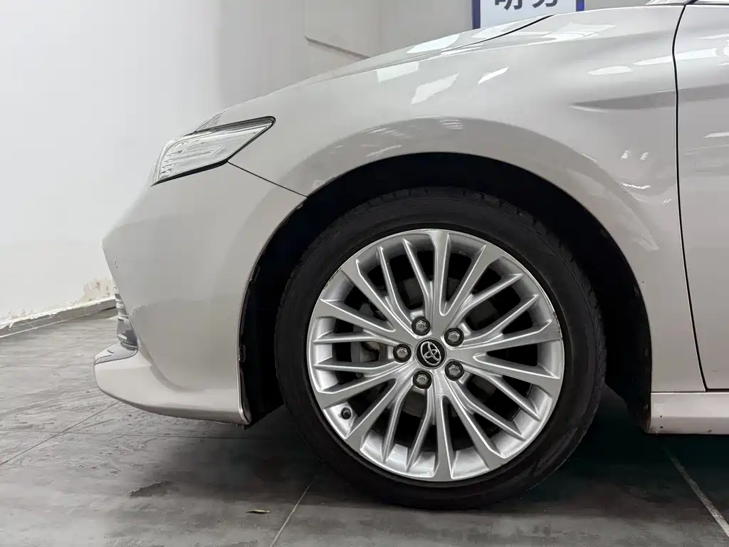 Toyota Camry — миниатюра 16