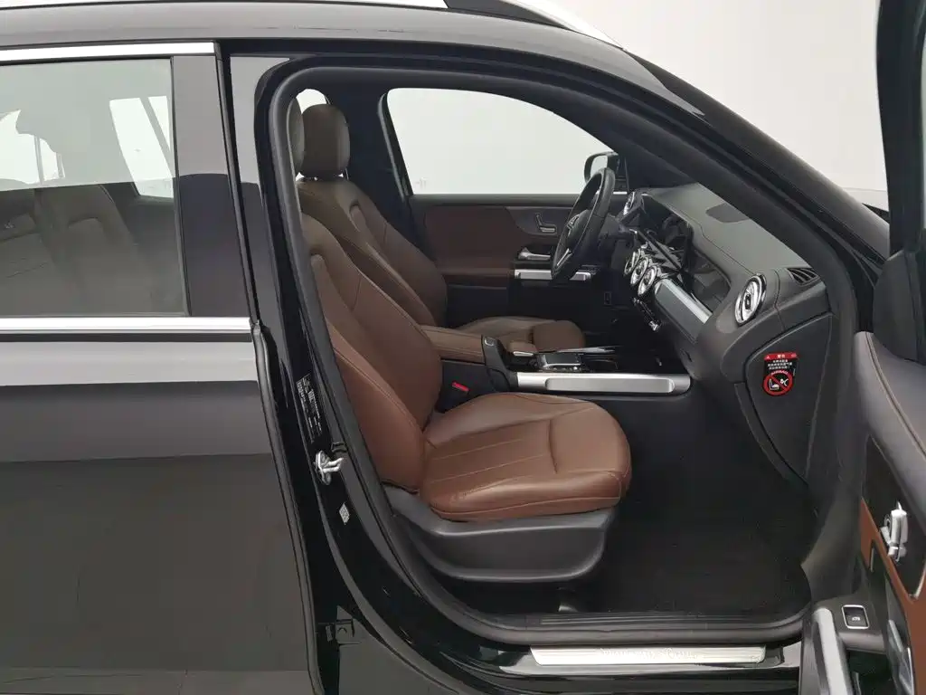 Mercedes-Benz GLB — миниатюра 23