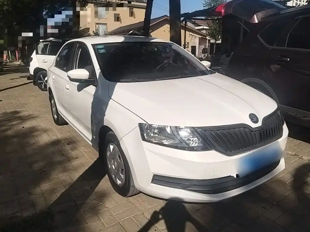 Skoda Rapid — миниатюра 4