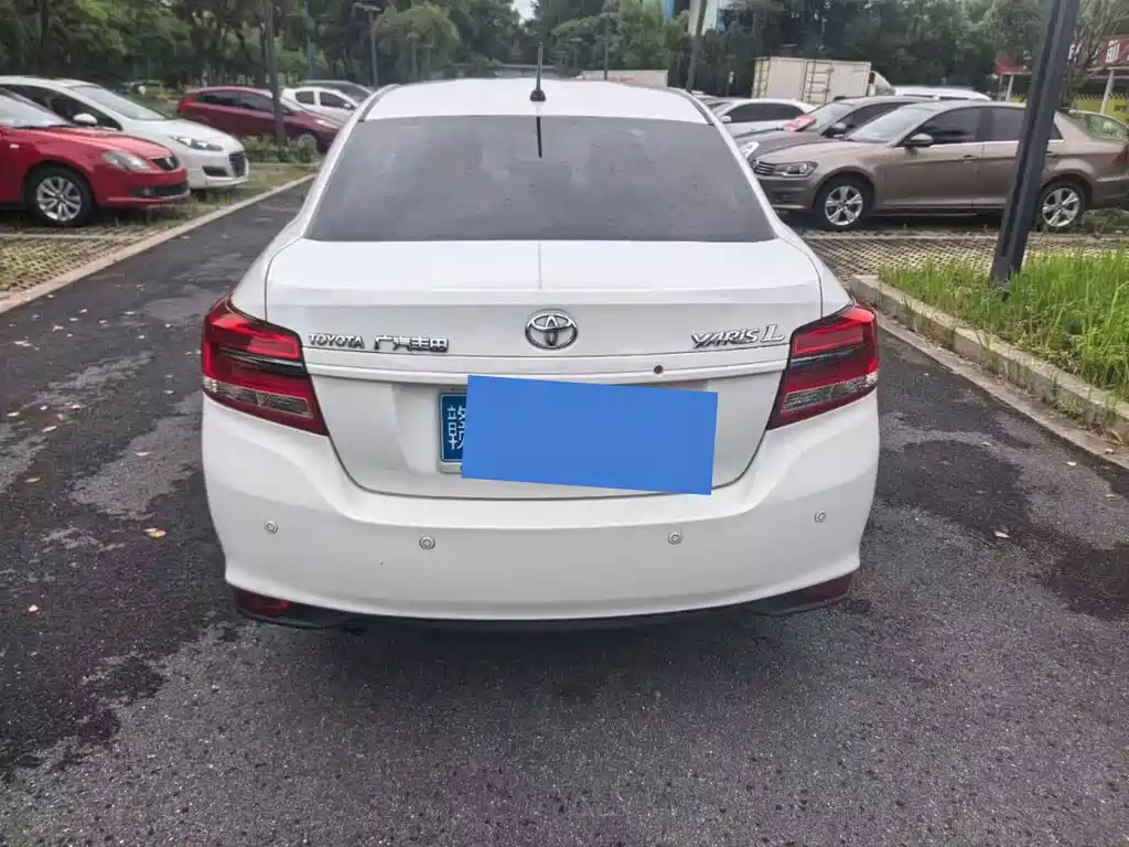 Toyota Yaris L — миниатюра 4