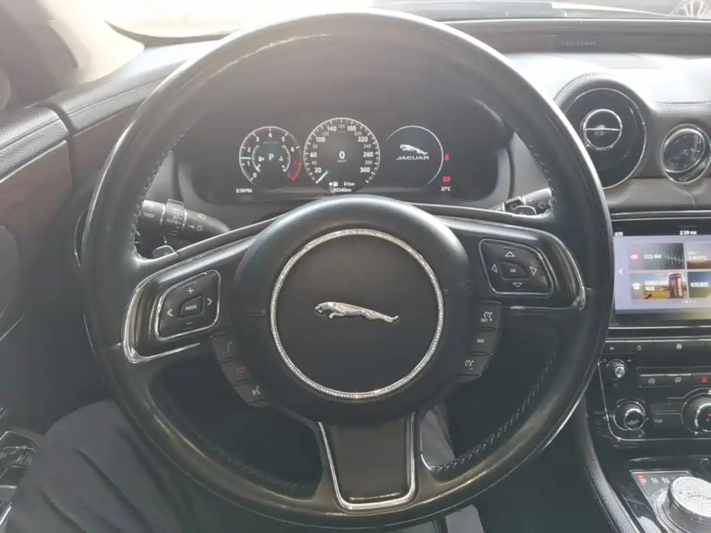 Jaguar XJ — миниатюра 11