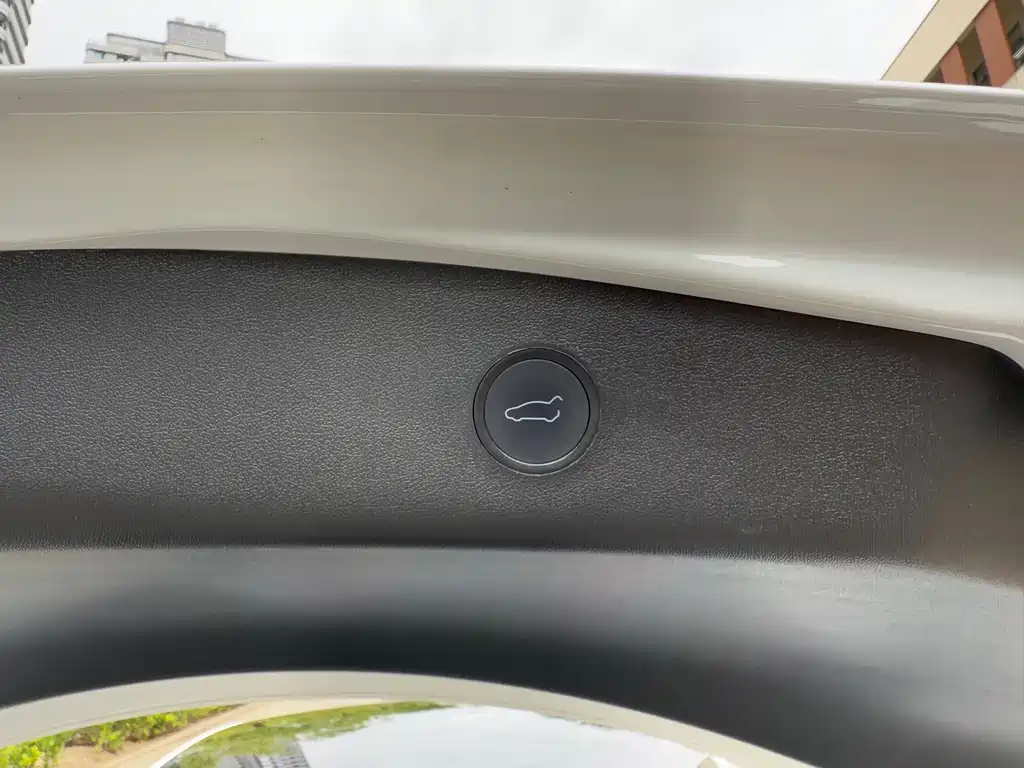 Tesla Model 3 — миниатюра 18