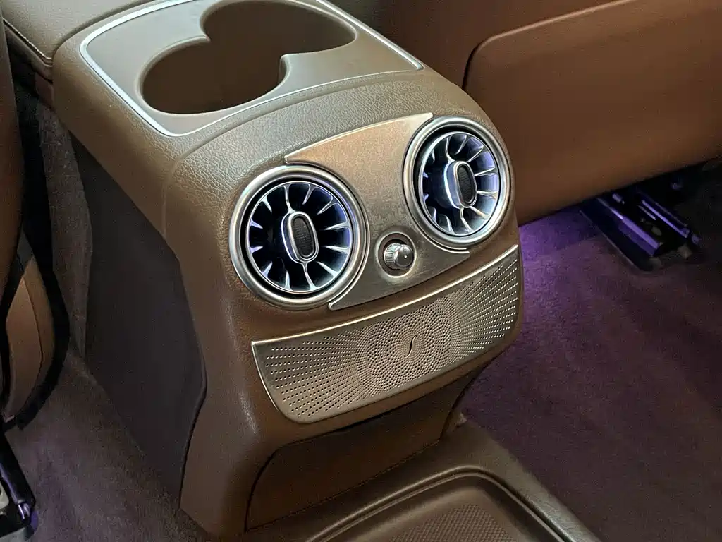 Mercedes-Benz E-Class — миниатюра 14