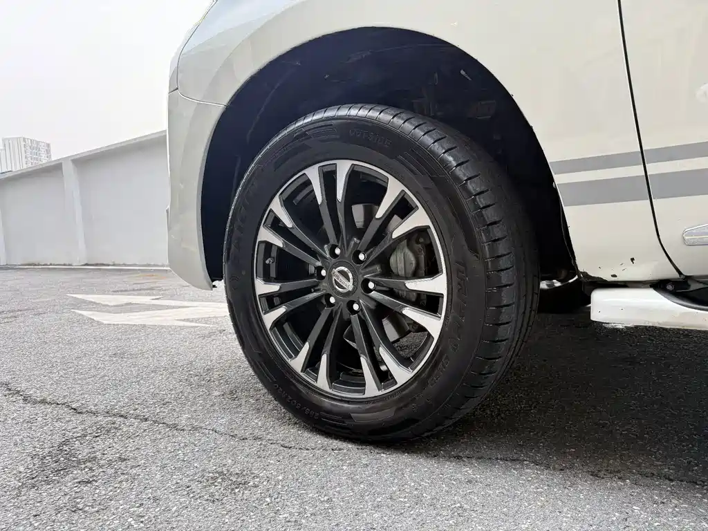 Nissan Patrol — миниатюра 6