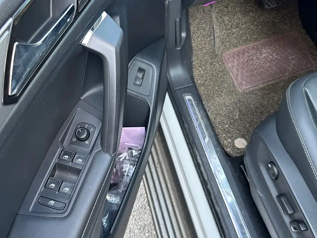 Volkswagen Tiguan L PHEV — миниатюра 10