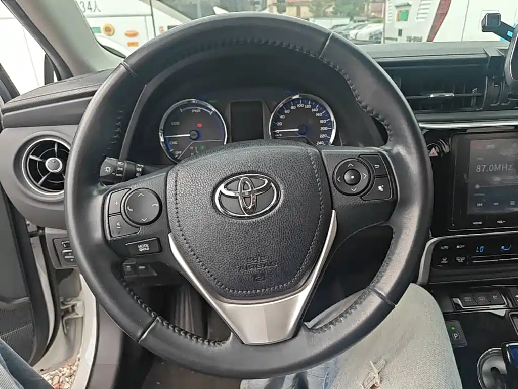Toyota Corolla Hybrid — миниатюра 11