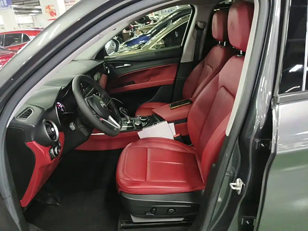 Alfa Romeo Stelvio — миниатюра 15