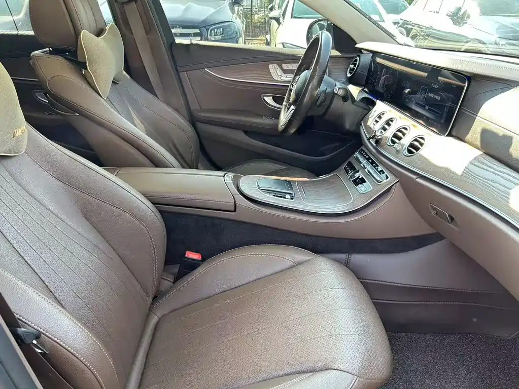 Mercedes-Benz E-Class — миниатюра 15