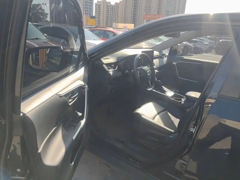 Toyota RAV4 — миниатюра 12