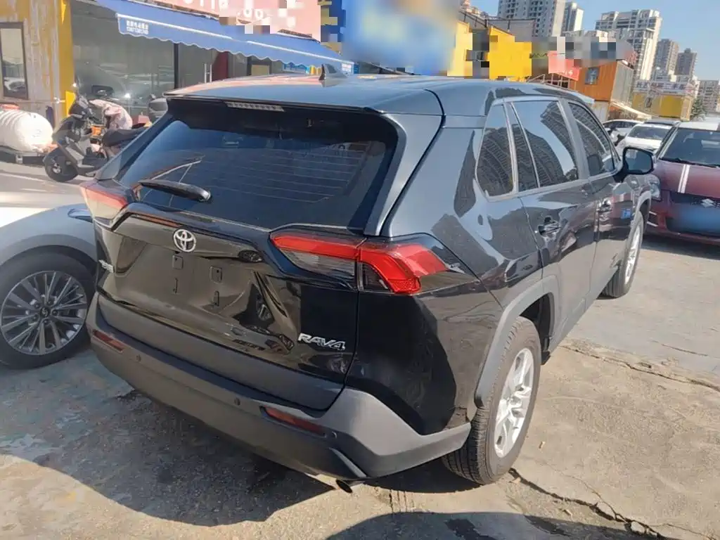 Toyota RAV4 — миниатюра 5