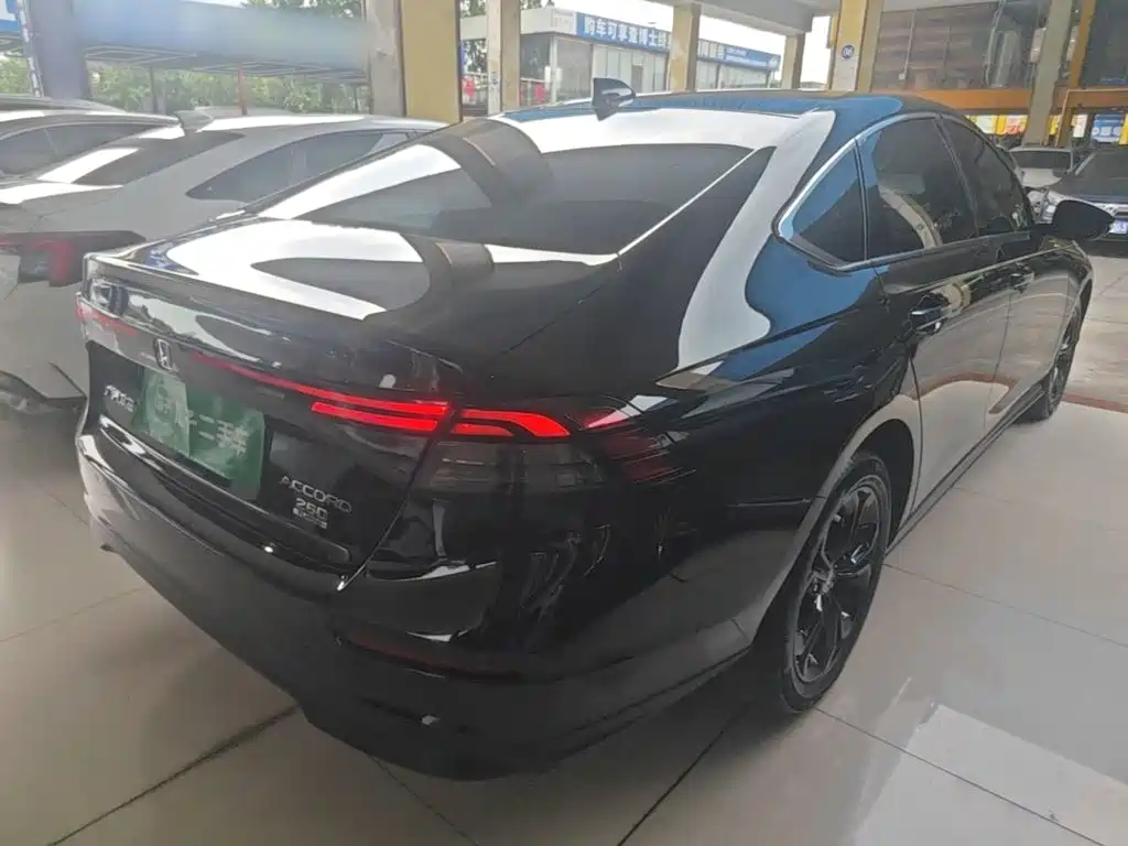 Honda Accord — миниатюра 7