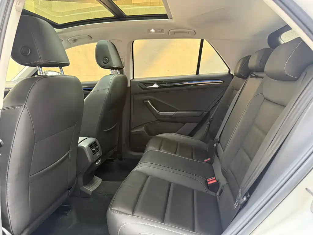 Volkswagen T-Roc — миниатюра 10