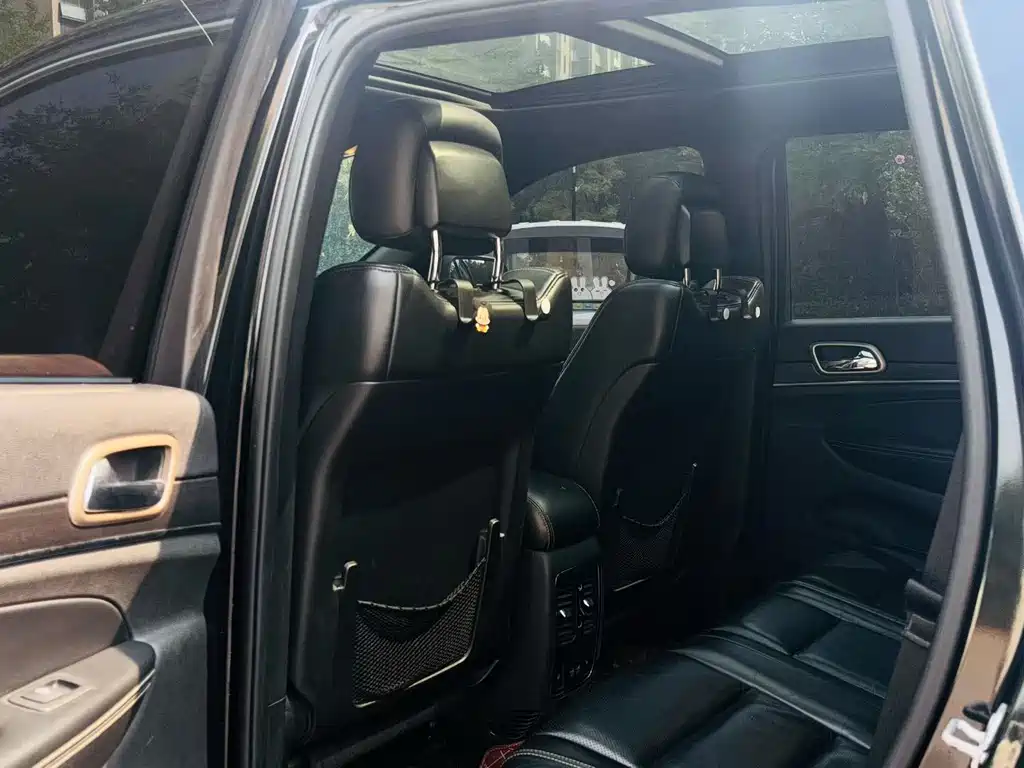 Jeep Grand Cherokee (Import) — миниатюра 7