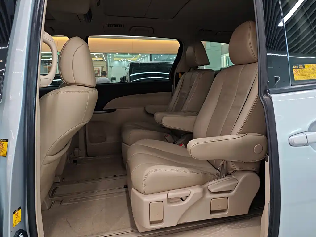 Toyota Previa — миниатюра 9