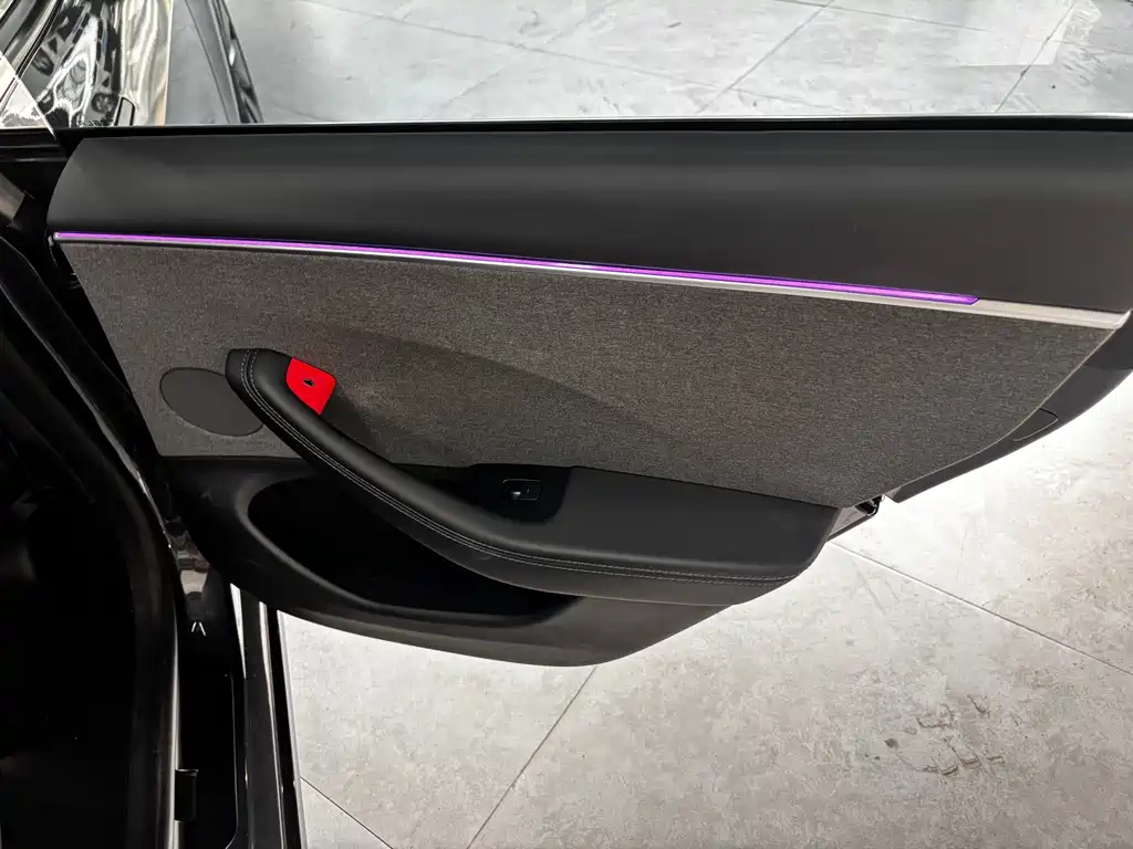 Tesla Model 3 — миниатюра 11