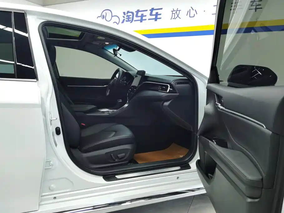 Toyota Camry 2023 2.0G Luxury