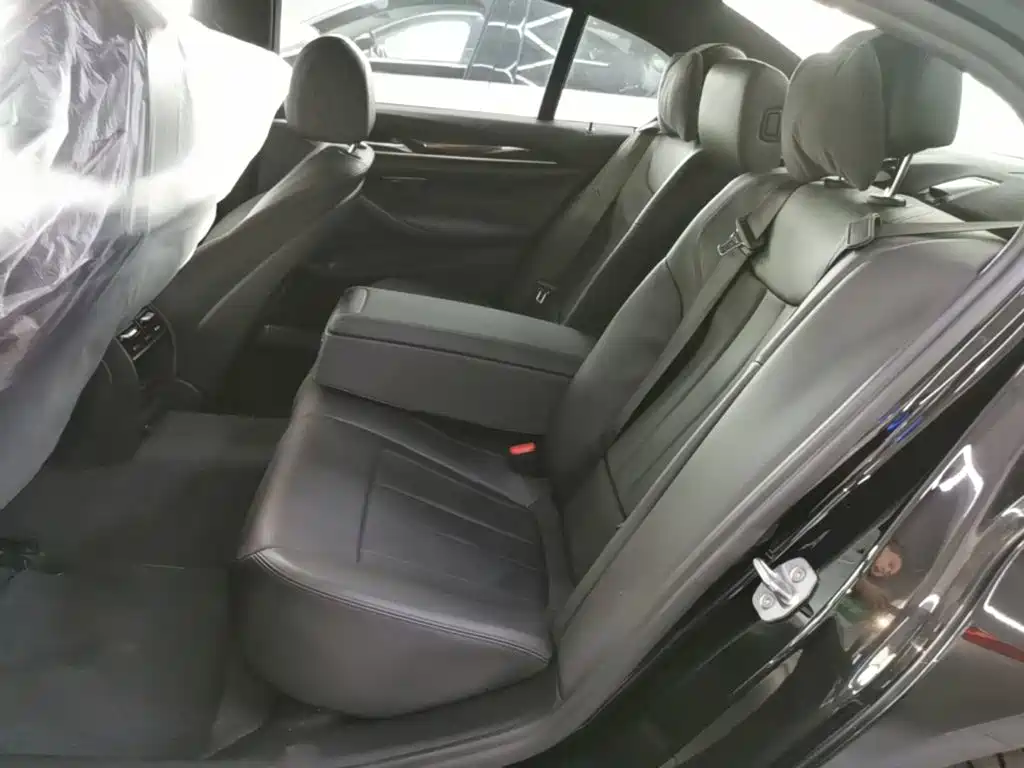 BMW 5 Series — миниатюра 17