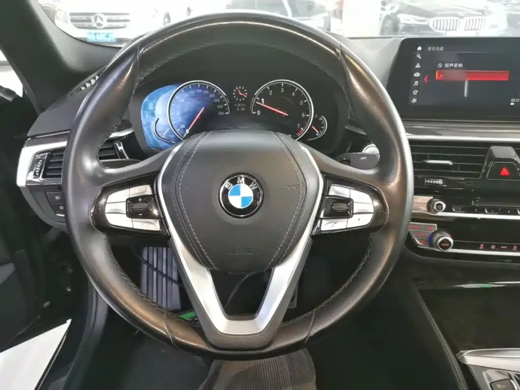 BMW 5 Series — миниатюра 11