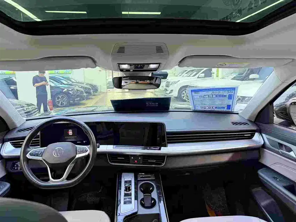 Volkswagen Tavendor 2023 330TSI Luxury