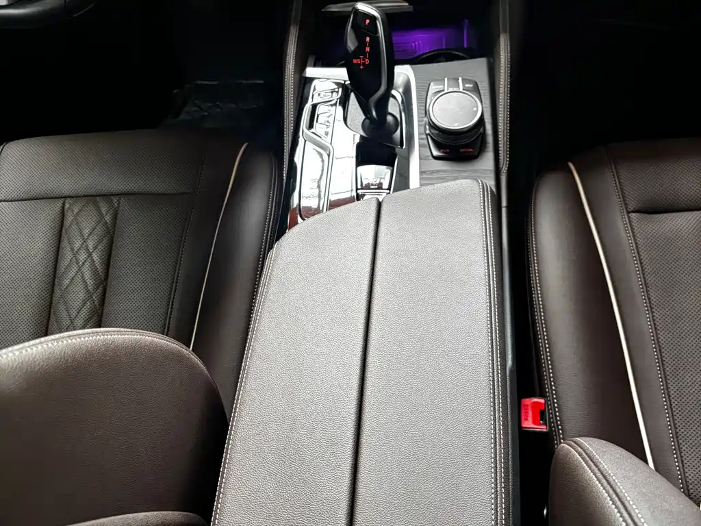 BMW 5 Series — миниатюра 15