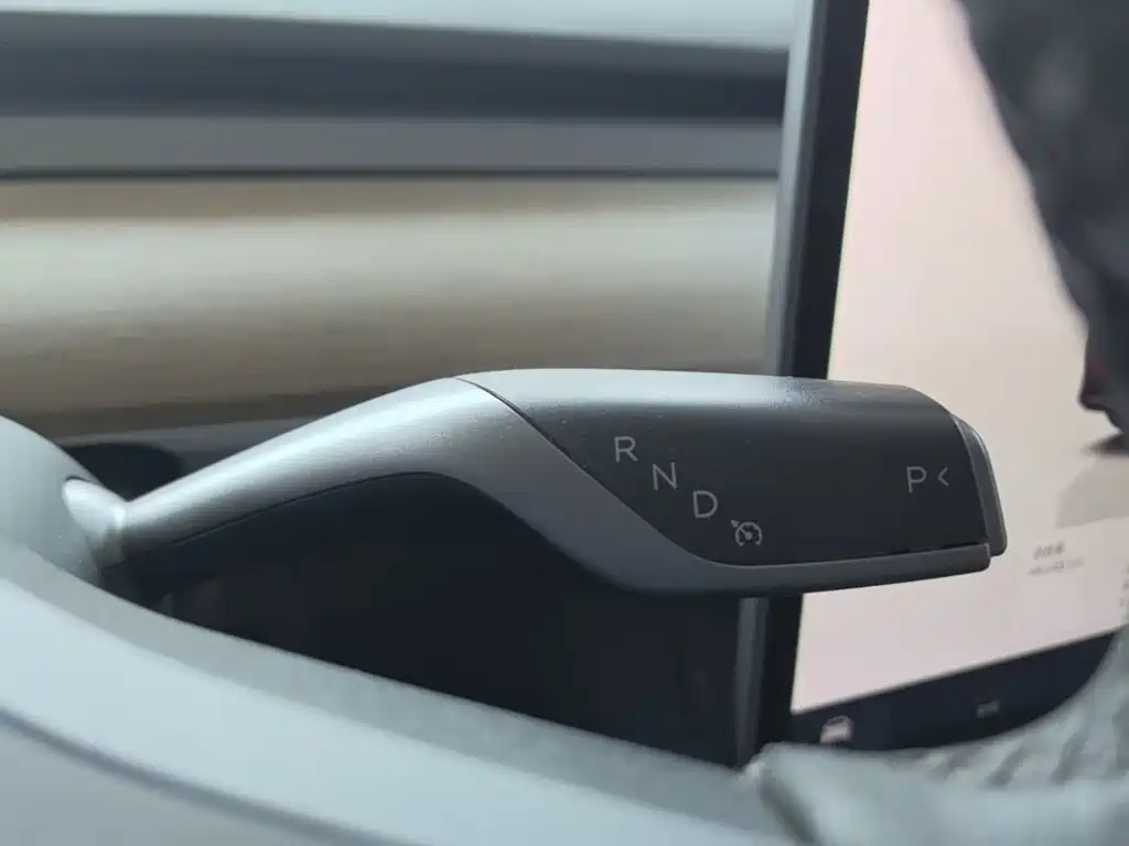 Tesla Model Y — миниатюра 14