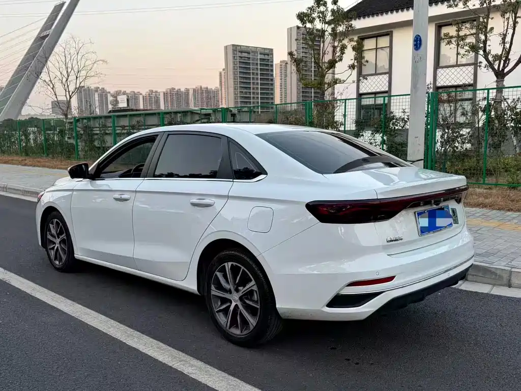 Geely Emgrand — миниатюра 6