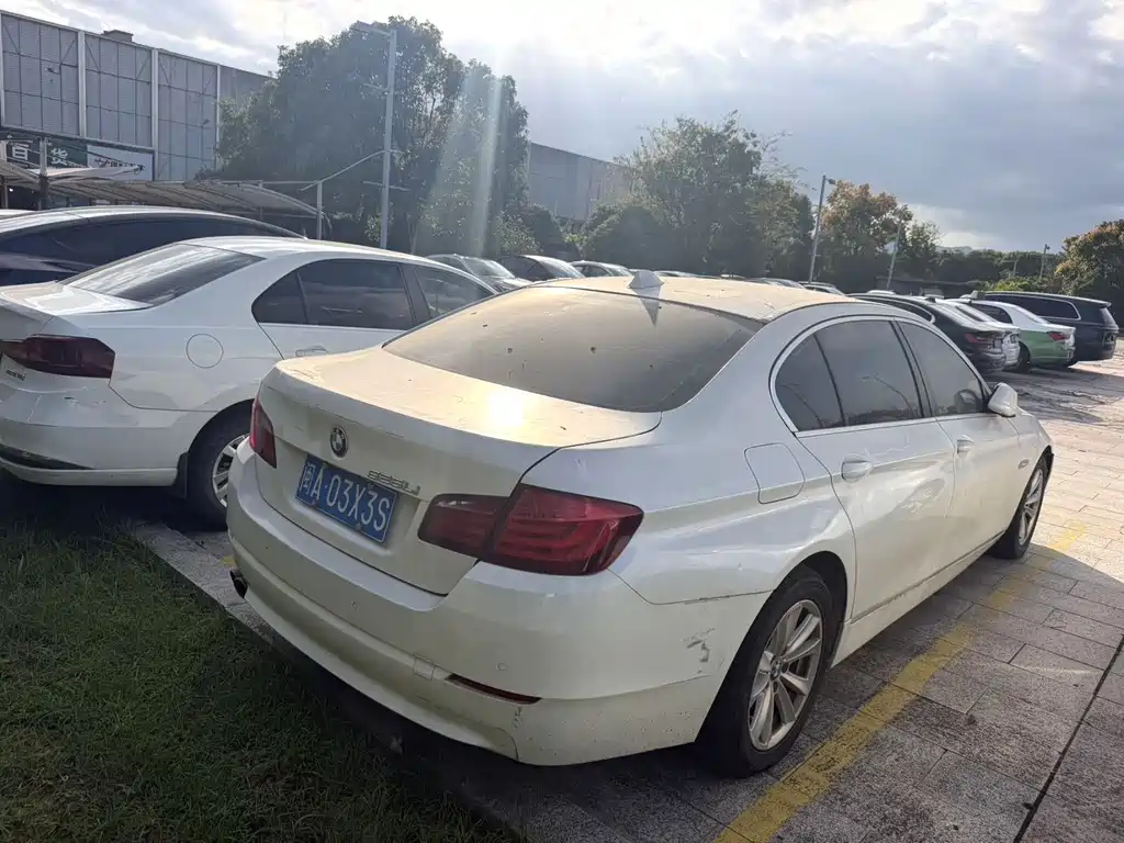 BMW 5 Series — миниатюра 8