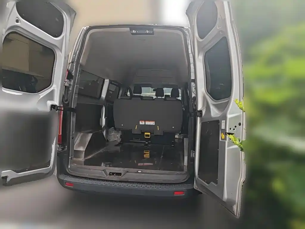 Ford Transit — миниатюра 10