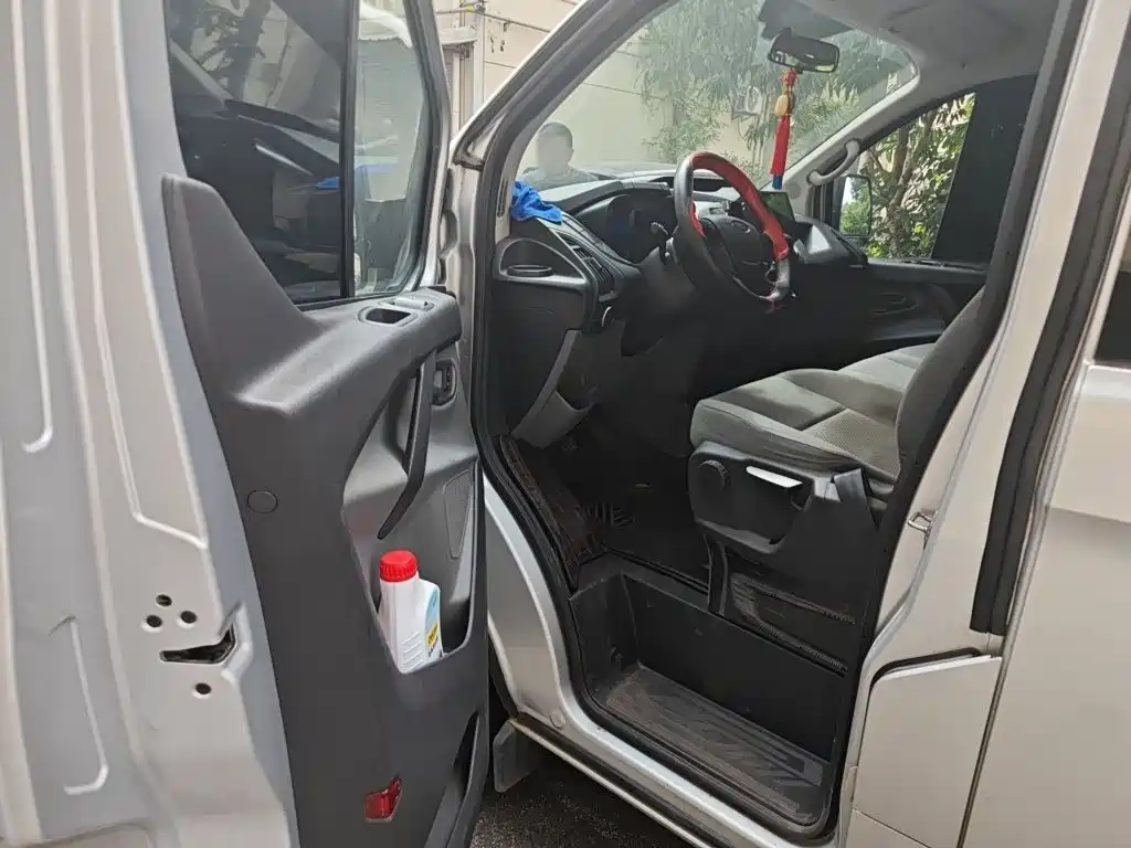 Ford Transit — миниатюра 14