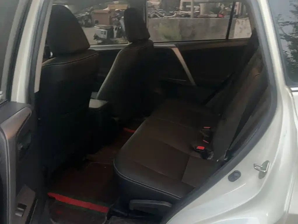 Toyota RAV4 — миниатюра 14