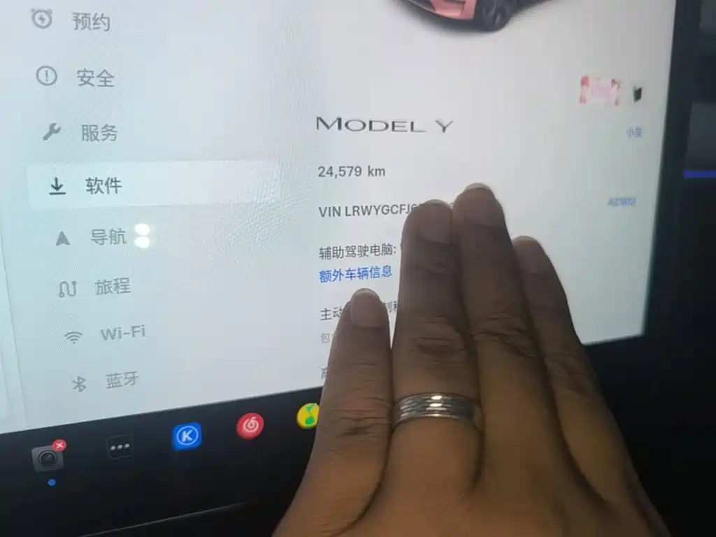 Tesla Model Y — миниатюра 8