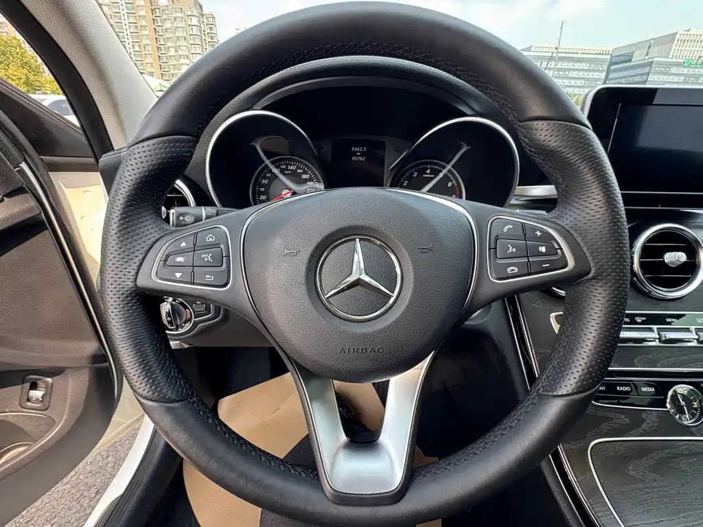 Mercedes-Benz C-Class — миниатюра 6