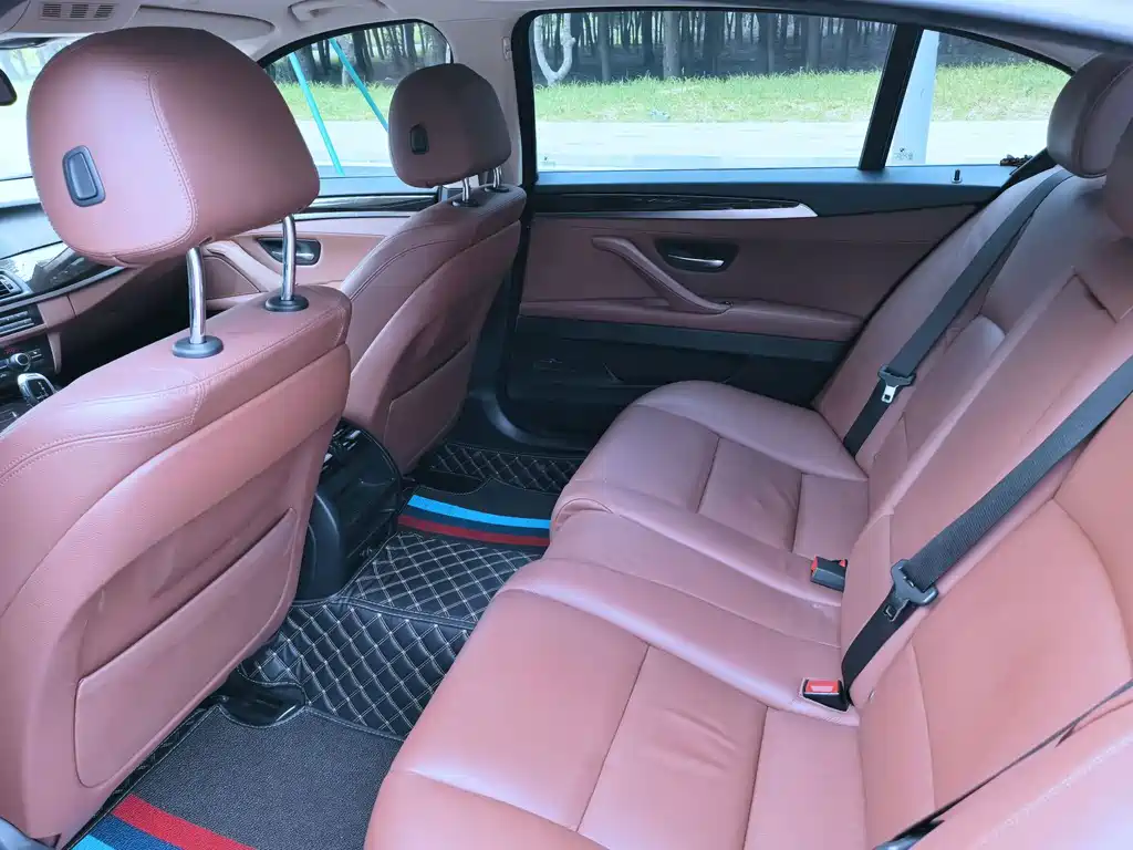 BMW 5 Series — миниатюра 8
