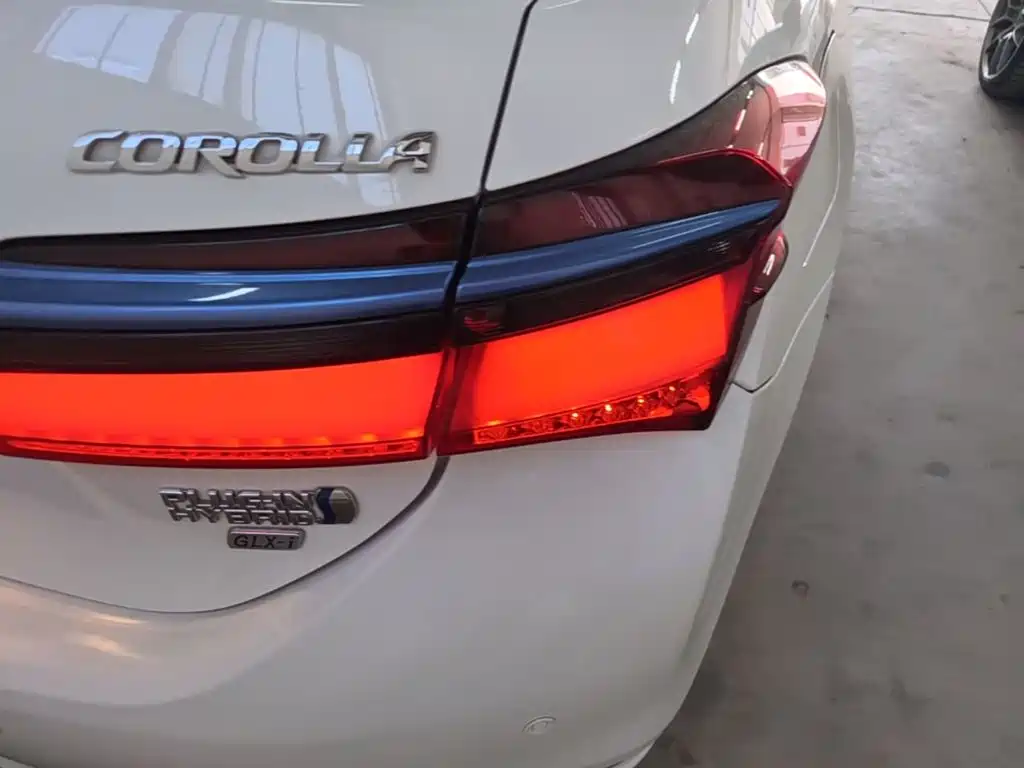 Toyota Corolla Hybrid — миниатюра 8