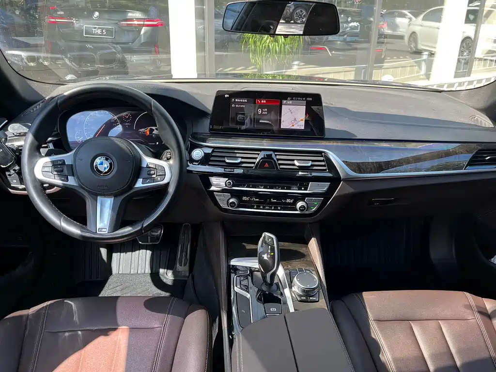 BMW 5 Series — миниатюра 10