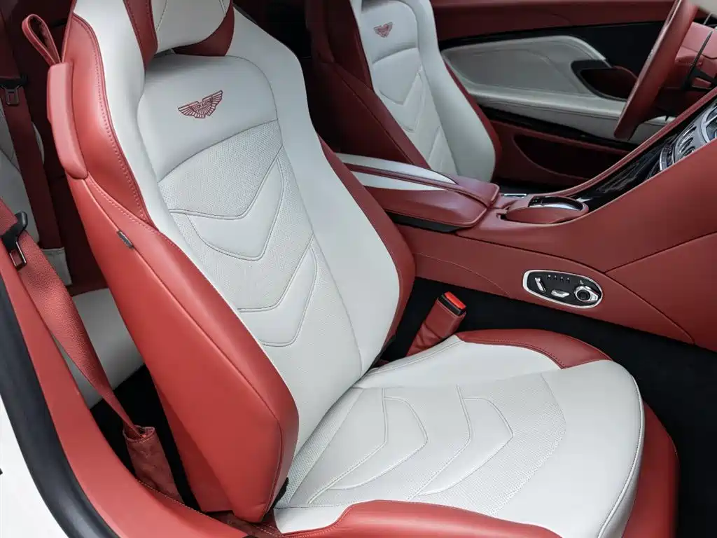 Aston Martin DBS — миниатюра 17