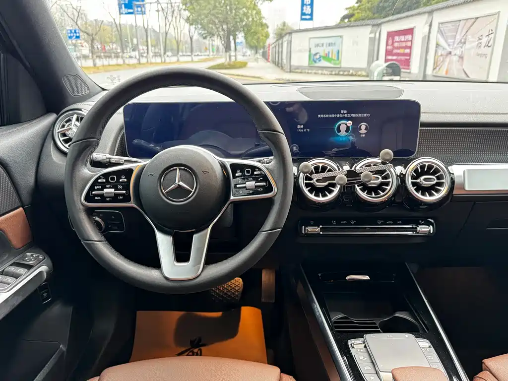 MERCEDES-BENZ GLB