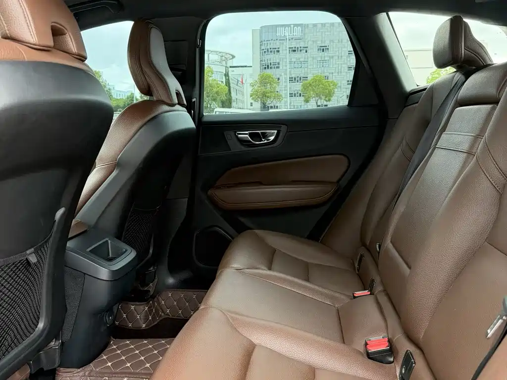 Volvo XC60 T5 4WD Smart Leisure Luxury Edition, фото 5
