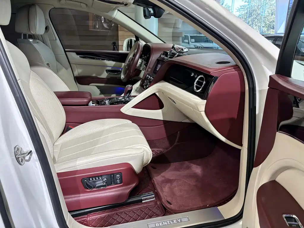 Bentley Bentayga — миниатюра 16