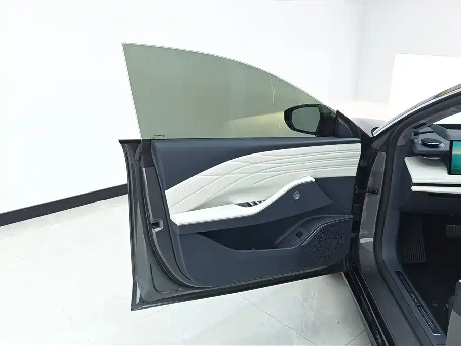 GEELY GALAXY GALAXY E8