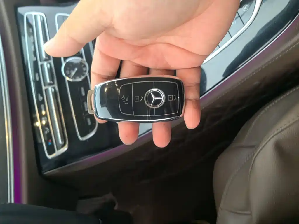 Mercedes-Benz E-Class — миниатюра 9