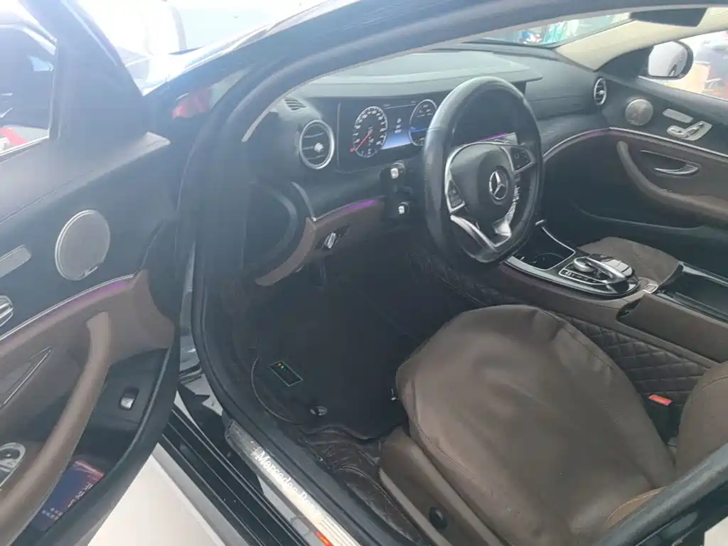 Mercedes-Benz E-Class — миниатюра 16