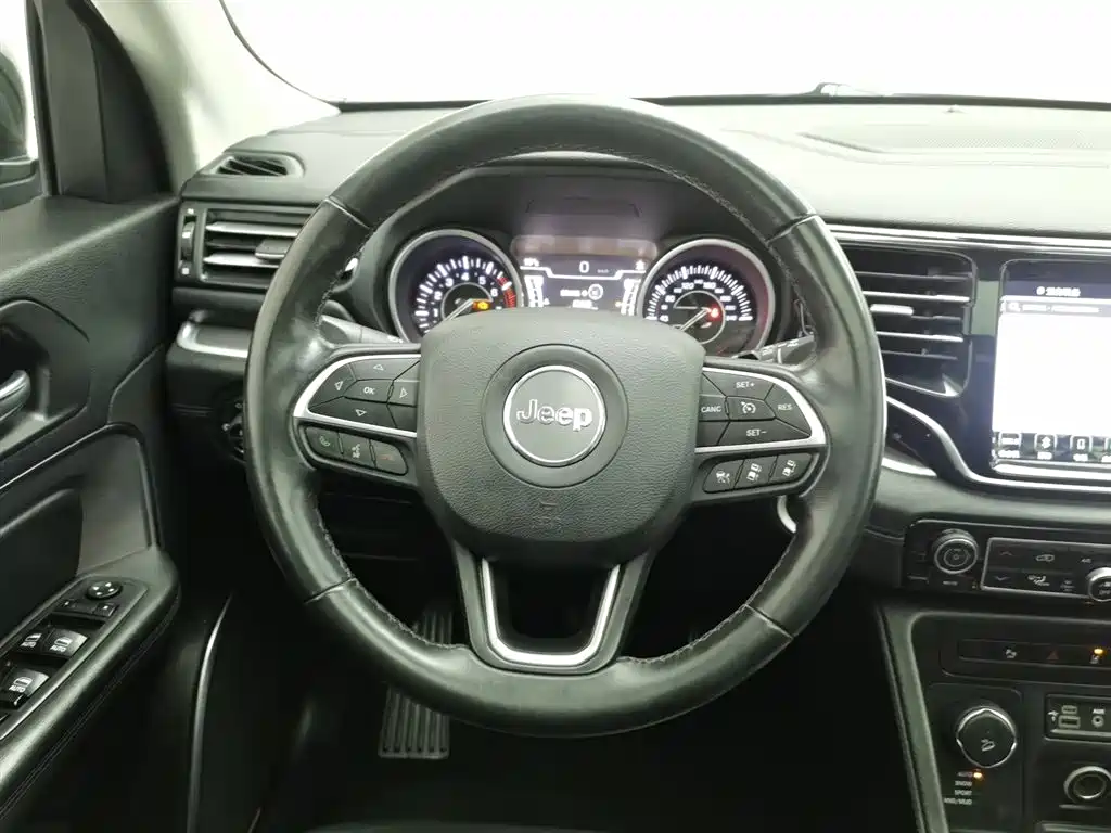 JEEP GRAND COMMANDER