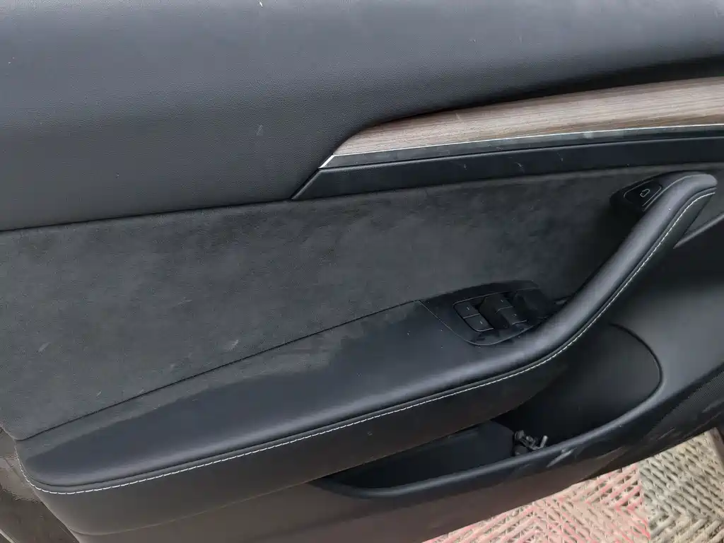 Tesla Model 3 — миниатюра 10
