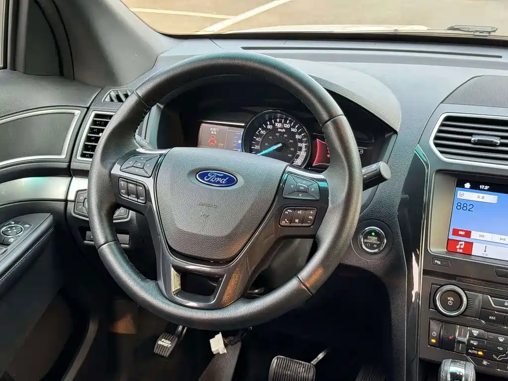 Ford Explorer (Import) — миниатюра 10