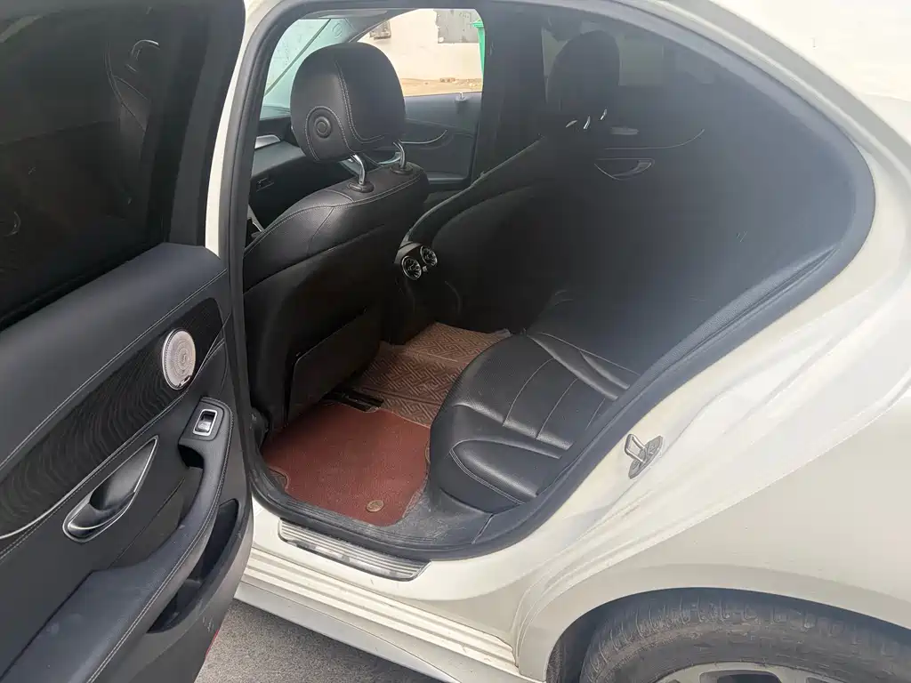 Mercedes-Benz C-Class — миниатюра 6