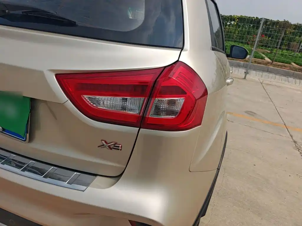 Geely Vision X3 — миниатюра 8